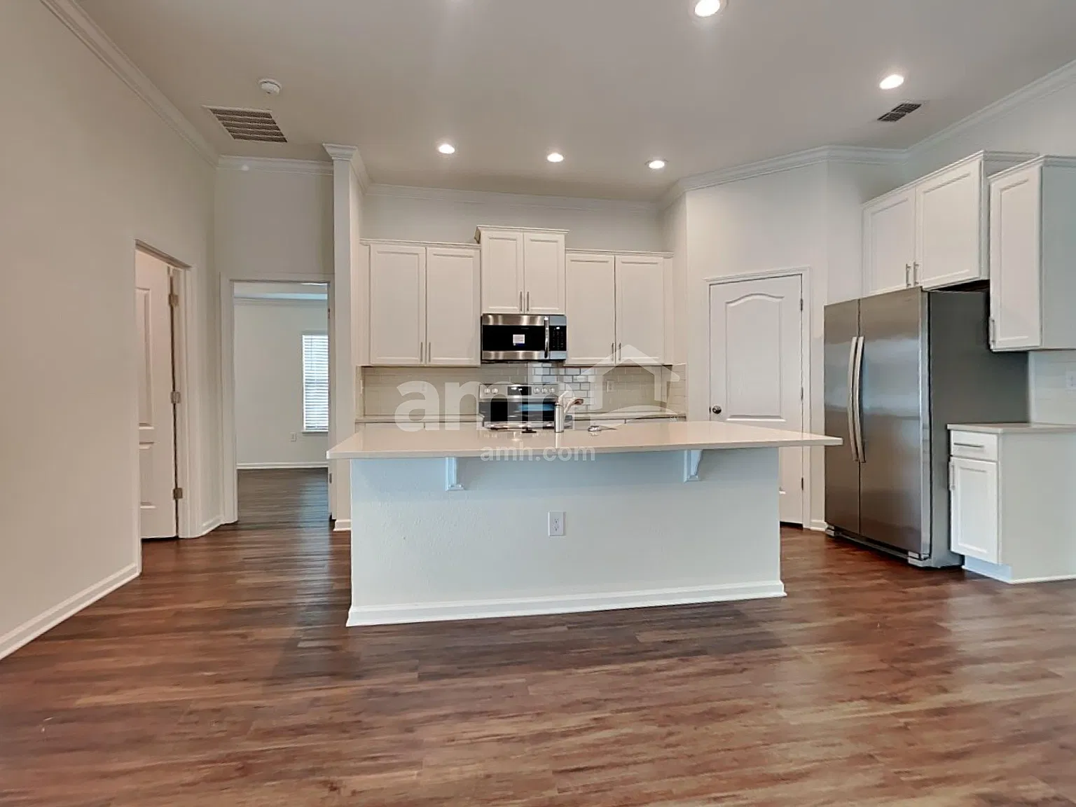 3 bed, 2.0 bath, 1342 sqft, $2,330 — Photo 4