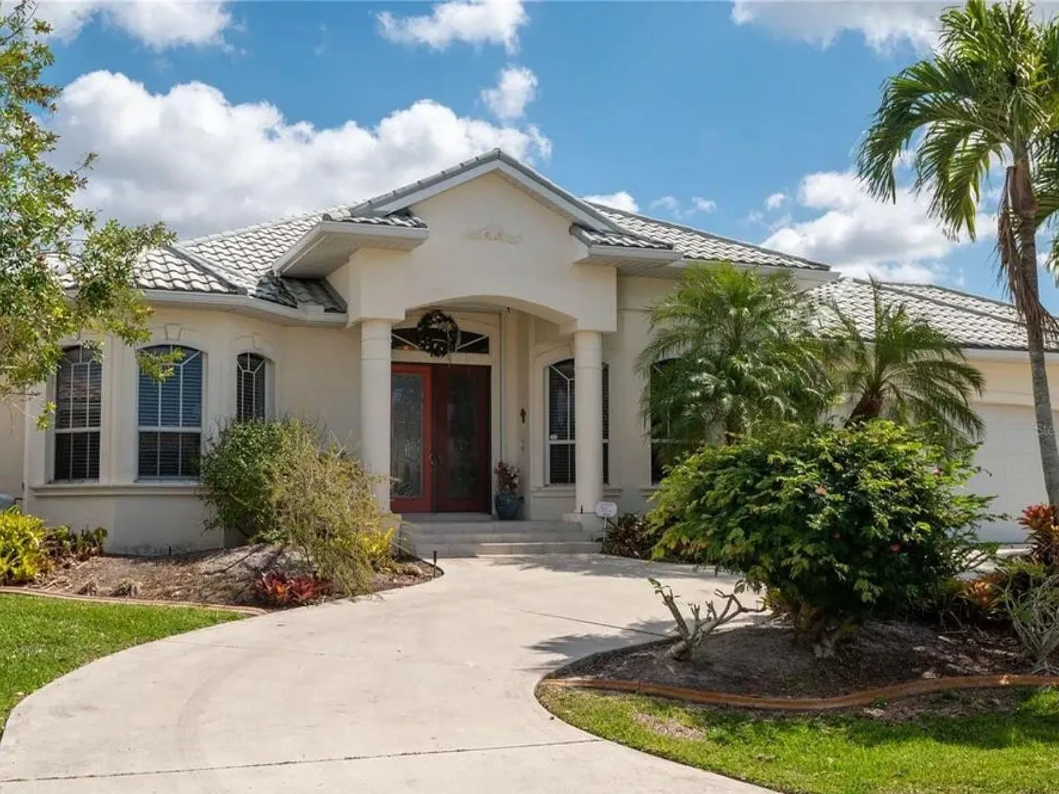 3 bed, 2275 sqft, $10,000 — Photo 2