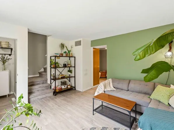 442 N Regal Park NE, Calgary, AB T2E 0S6