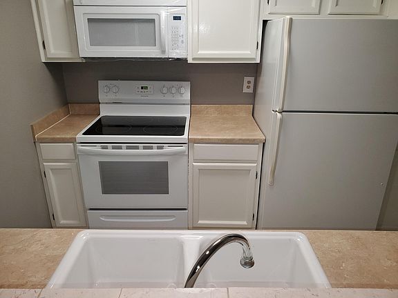 3rd image of 4107 Medical Dr #820