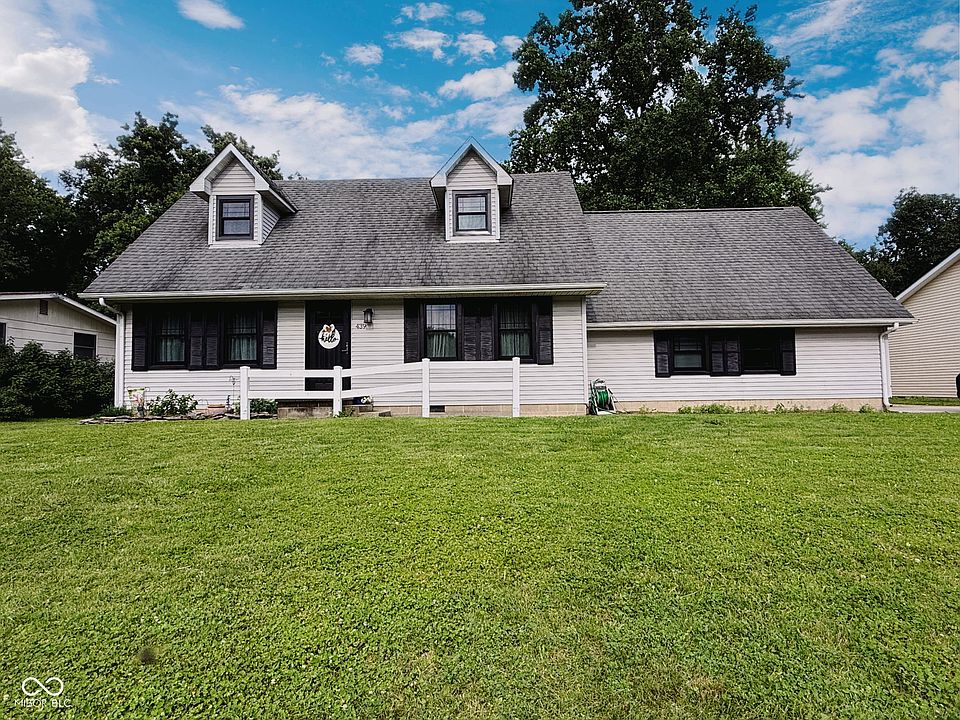 1st image of 439 Greenacres Dr