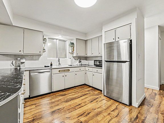 5th image of 5205 Faircrest Ln