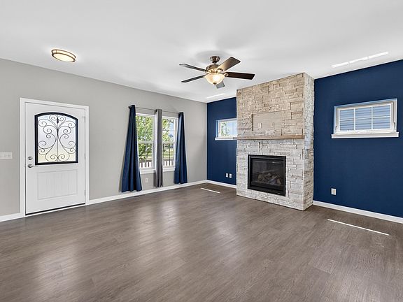 3rd image of 1366 N Pine St