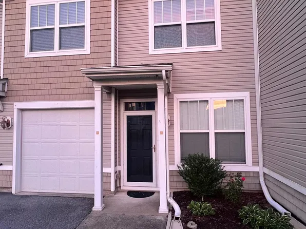 331 Schooner Ln #302, Berlin, MD 21811