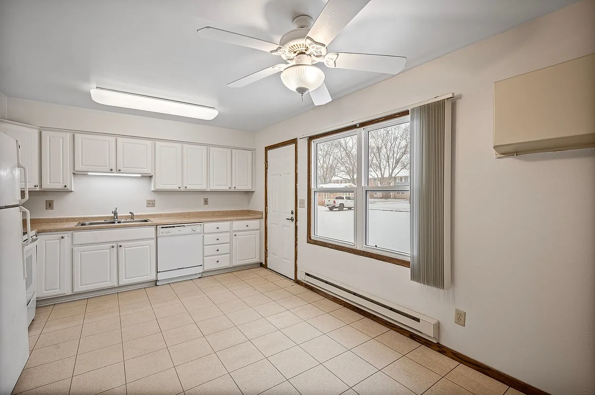 Building Photo - Oak Street Townhomes