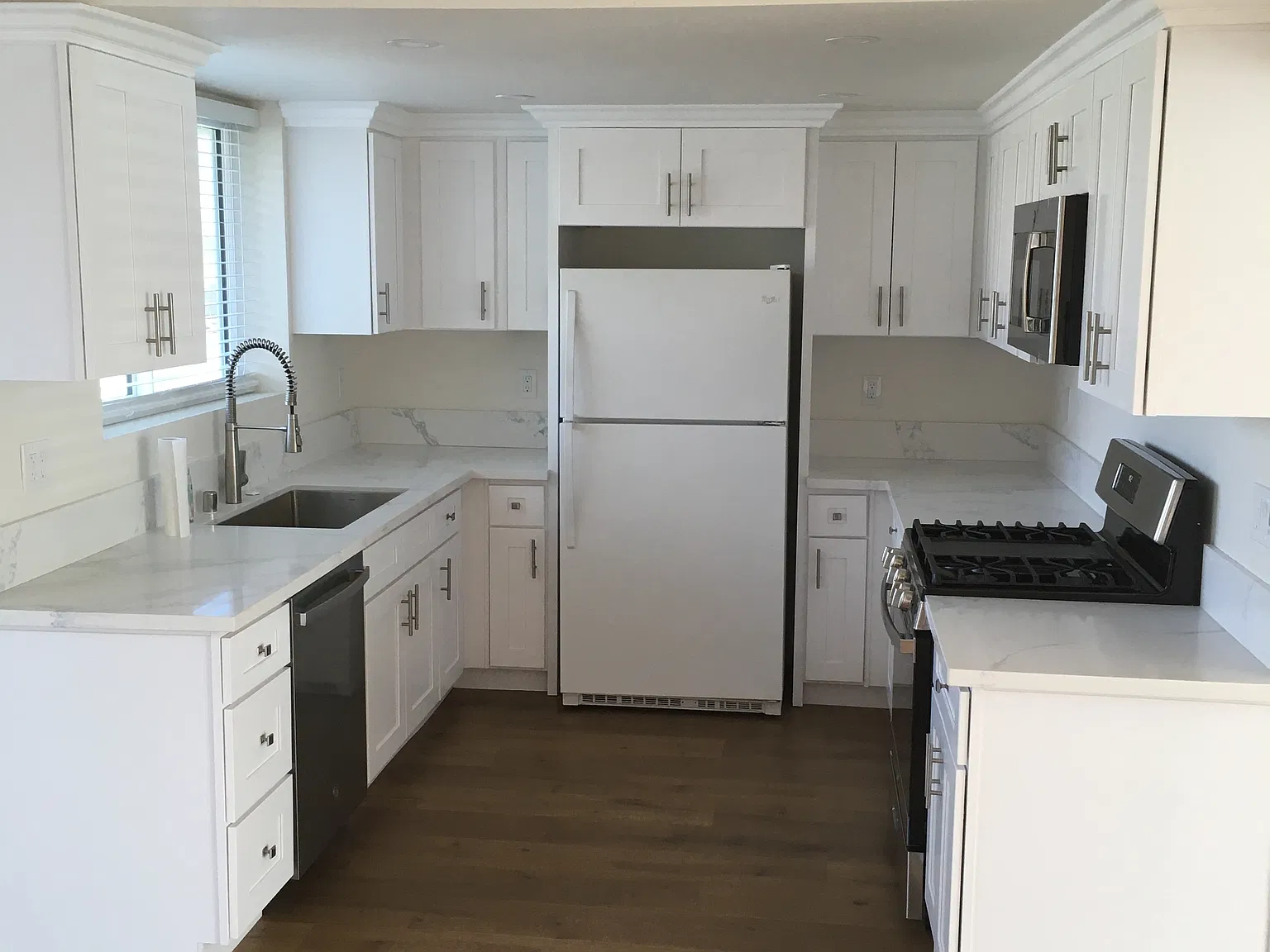 3 bed, 1137 sqft, $3,850 — Photo 3