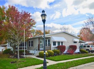 31 Periwinkle Dr #31, Olmsted Falls, OH 44138