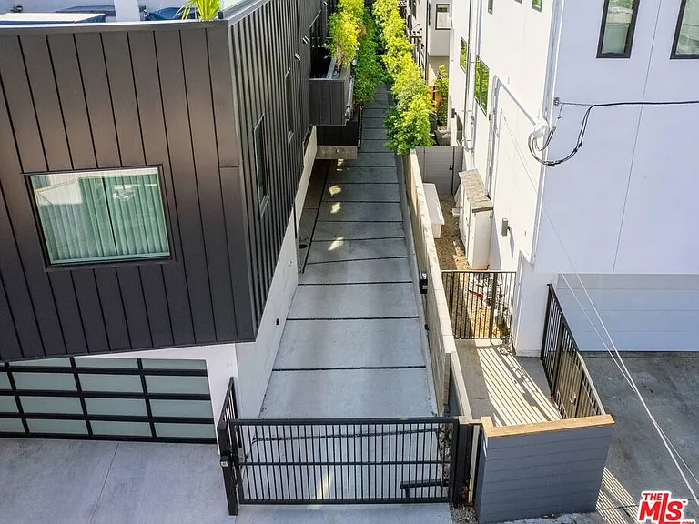 330 Rennie Ave #1 — Photo 32