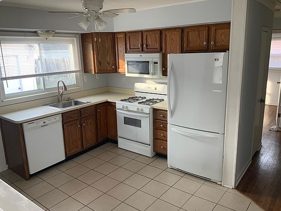 4th image of 28301 Bohn St