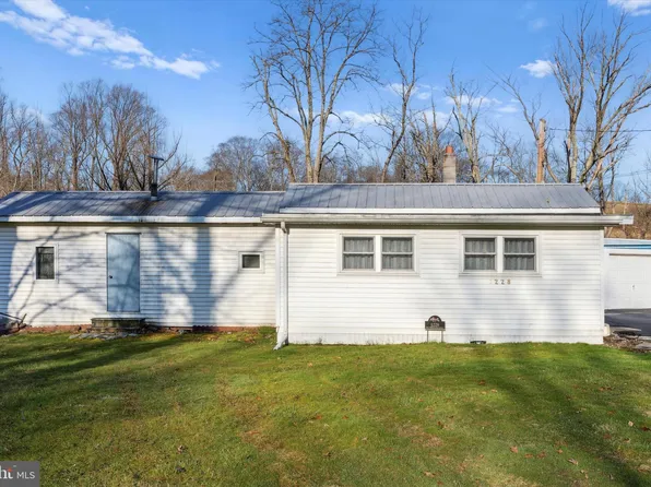 1228 W Philadelphia Ave, Boyertown, PA 19512