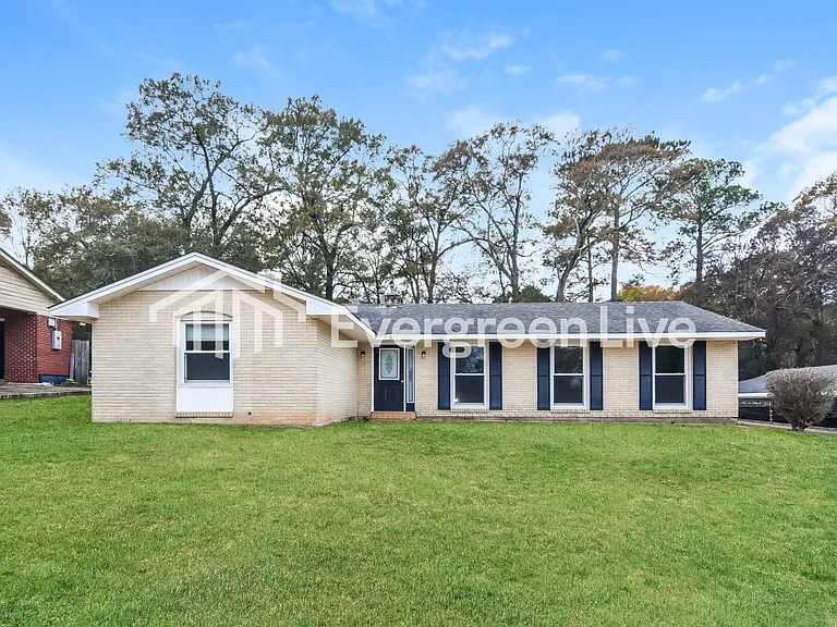 515 Chatsworth Dr — Photo 1