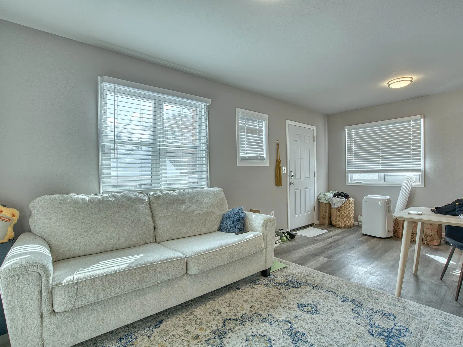 Studio, 350 sqft, $2,080 — Photo 3