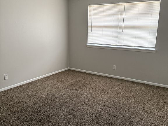 5th image of 2611 27th St APT 19