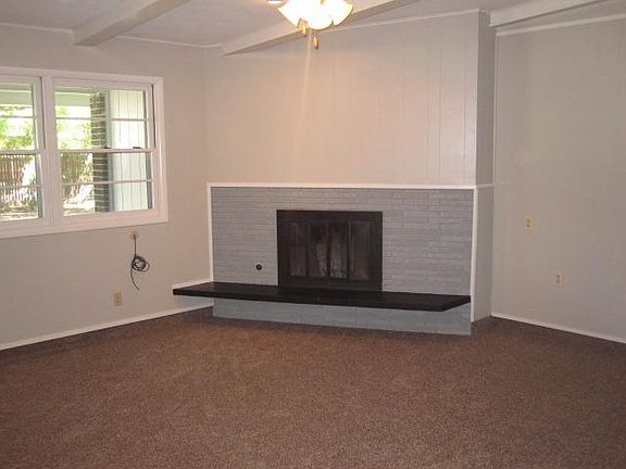 3rd image of 3824 52nd St