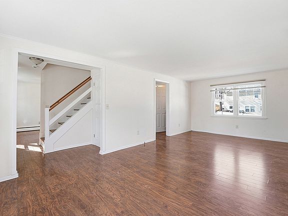 3rd image of 91 Brierwood Dr