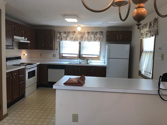 2nd image of 428 Village Cir N