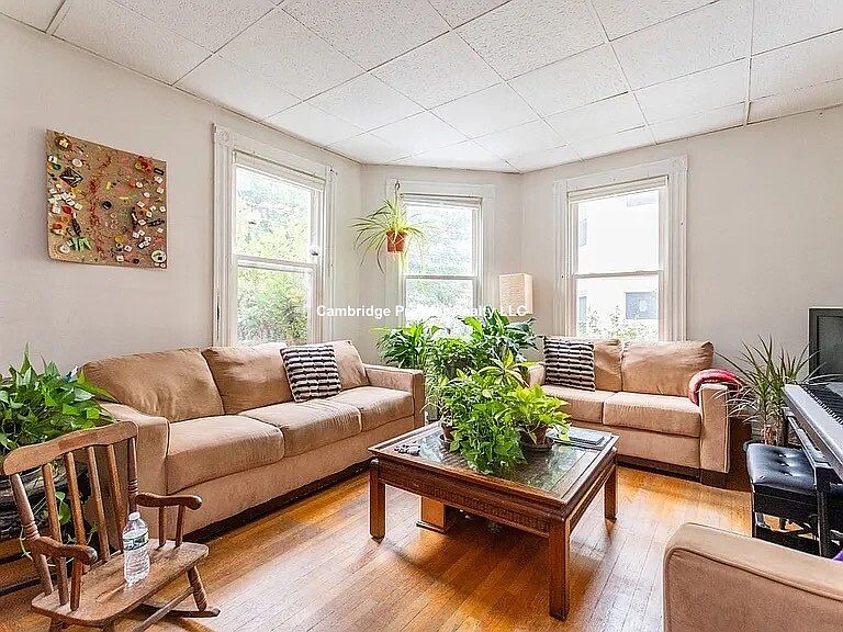 1st image of 111 Belmont St #1