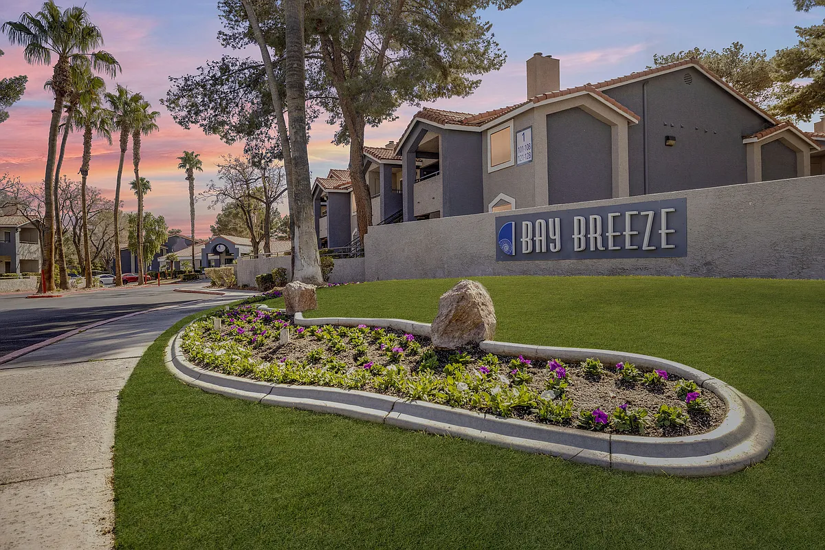 Building Photo - Bay Breeze Apartments