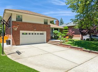 50 Edgewood Dr, New Hyde Park, NY 11040