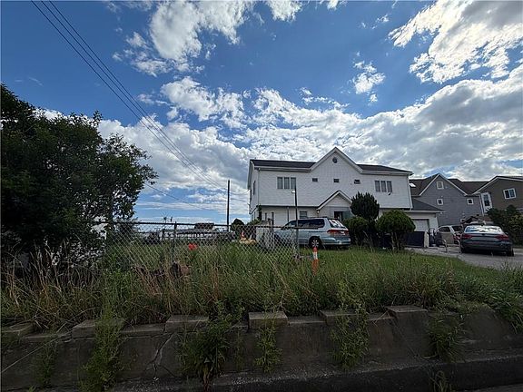 3rd image of 1005 Church Rd
