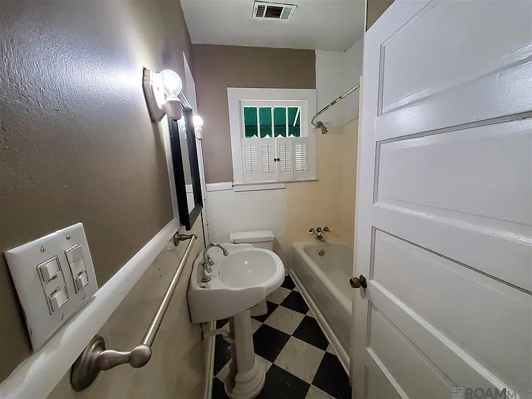 2044 Ovid St — Photo 10