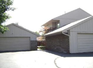 35483 Heritage Ln, Farmington, MI 48335