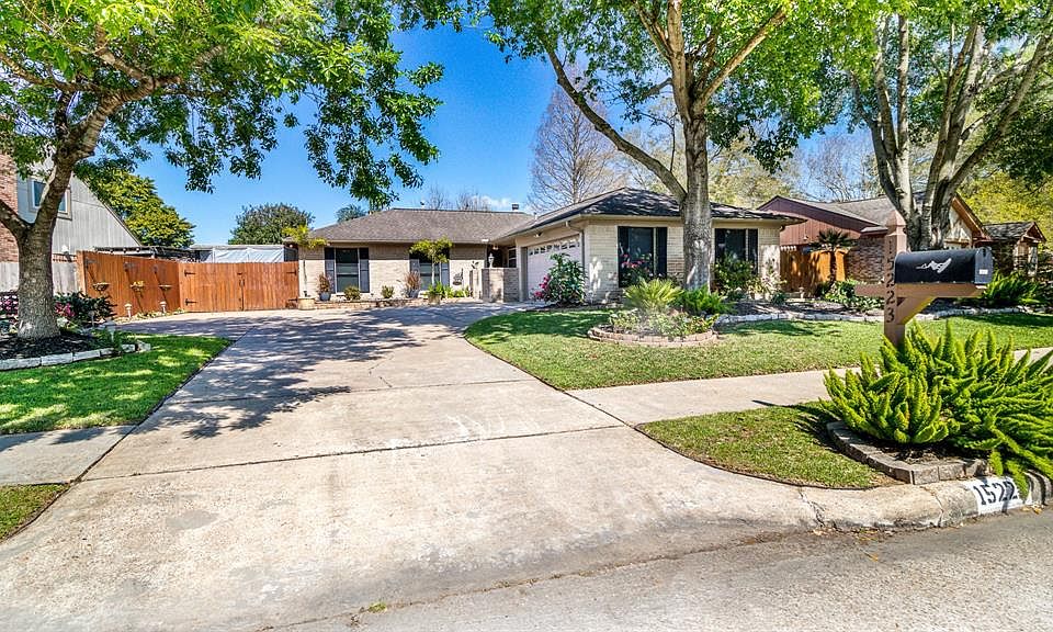 1st image of 15223 Stradbrook Dr