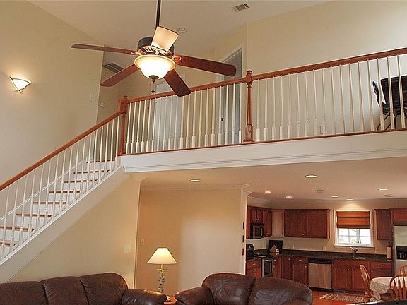 3rd image of 320 Dixie Creek Dr