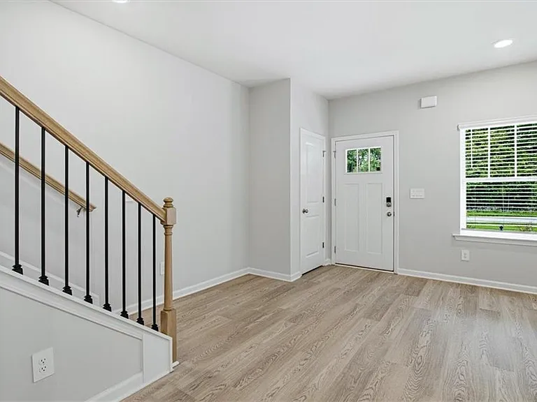 2238 Ashton Dr — Photo 8