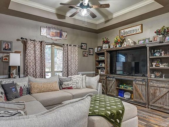 5th image of 6910 Woodmere Ct