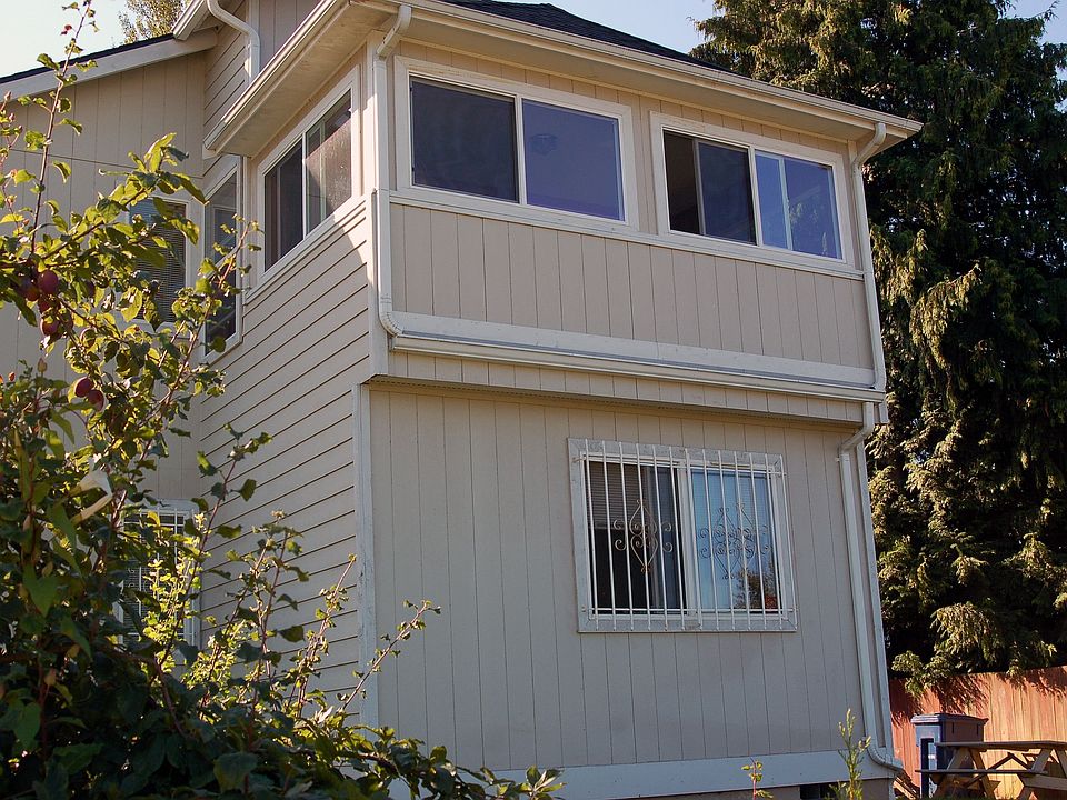 2nd image of 11049 Lakeridge Dr S