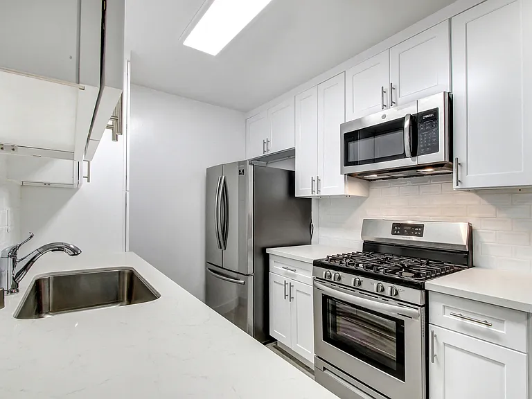5112 Laurel Cyn Apartments — Photo 8