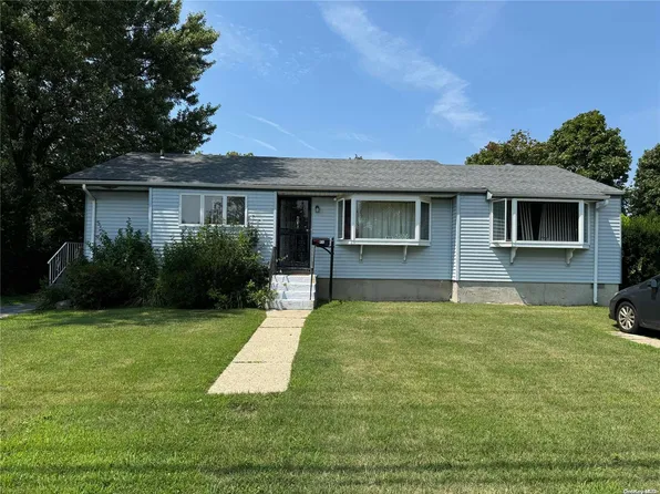 610 Herzel Boulevard, West Babylon, NY 11704