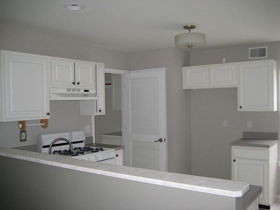4th image of 109 Lindbergh Dr