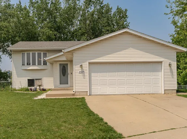 2529 50th St NW, Rochester, MN 55901