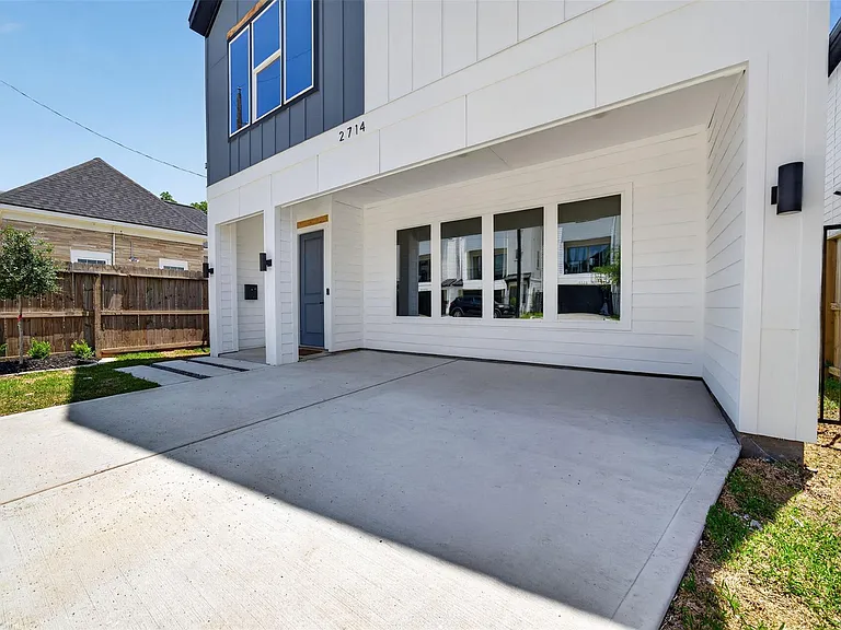 2714 Drew St — Photo 32