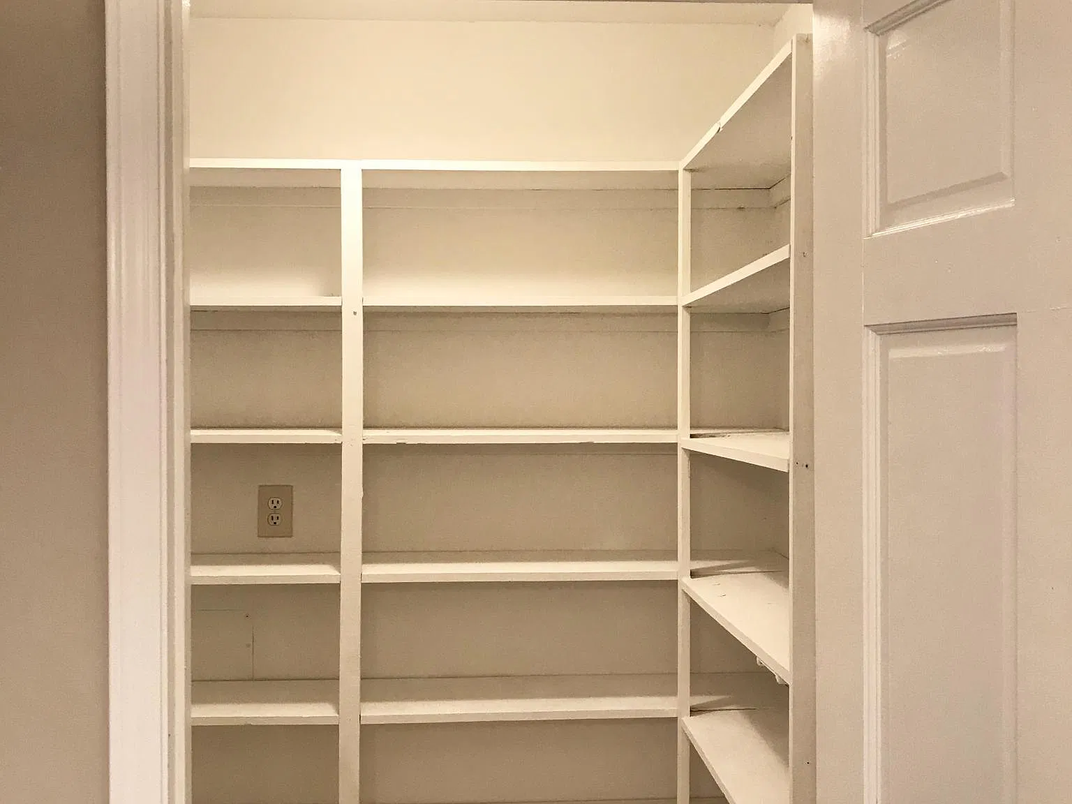 3305 Cottage Pl — Photo 2