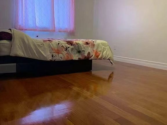 3rd image of 13976 35th Ave APT 8A