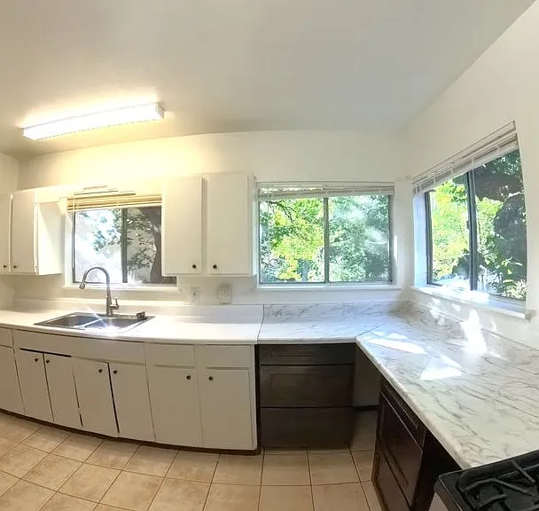 364 Ruxton Ave — Photo 4