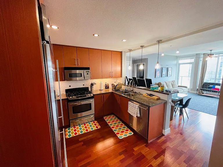 325 7th Ave #1402 — Photo 5