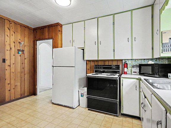 5th image of 713 E Spring St