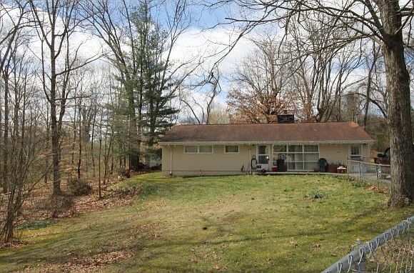 2nd image of 920 Cardinal Ct
