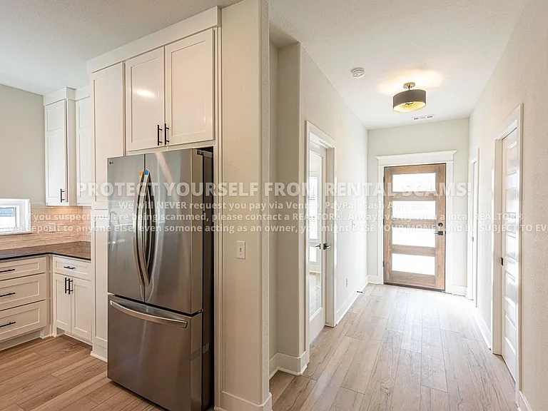 956 W Boone St — Photo 4