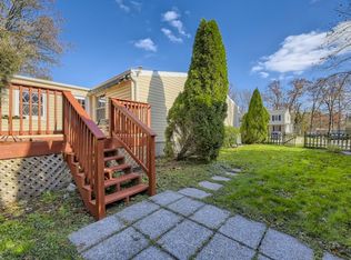 6 Heathrow Manor Ct, Baltimore, MD 21236