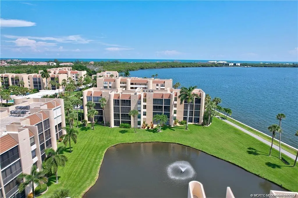 2 bed, 2.0 bath, 1102 sqft, $1,700 — Photo 1
