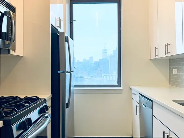 520 W 43rd St, New York, NY