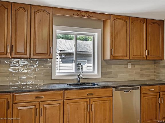 4th image of 106 Chestnut Dr