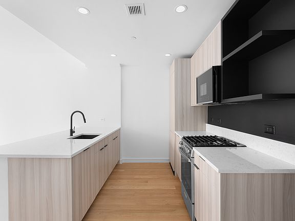 4th image of 927 Atlantic Ave #3A