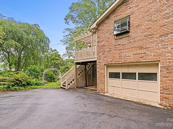 5th image of 3136 Magnolia Dr