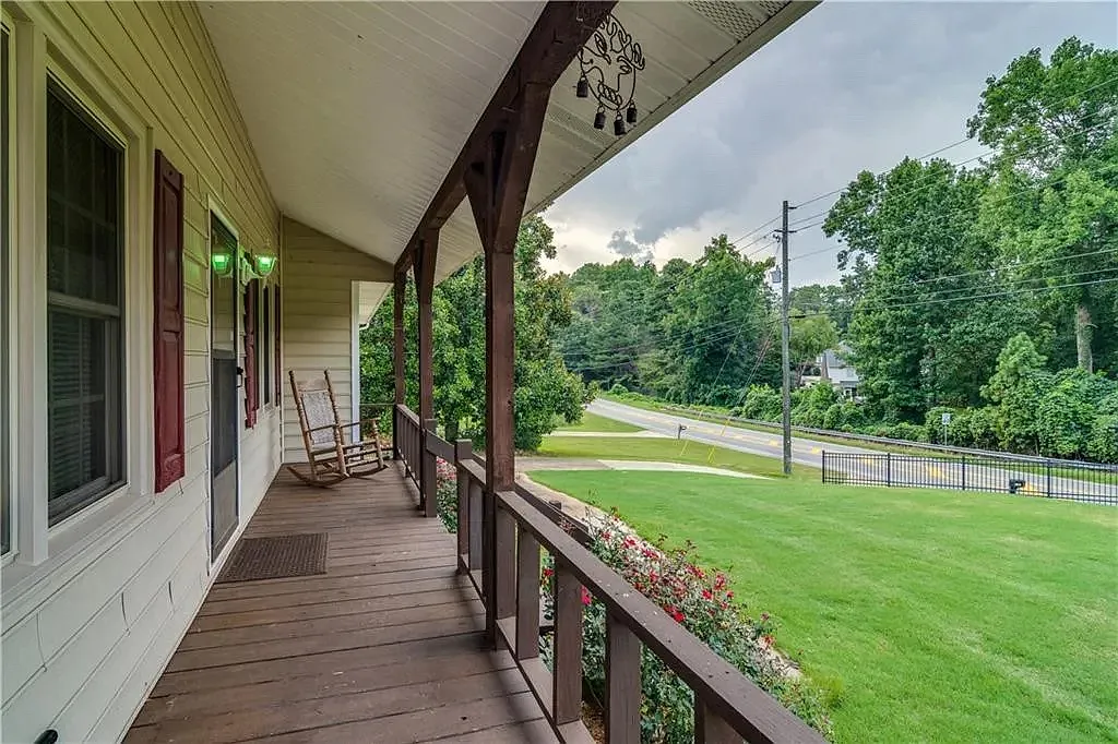 3 bed, 2038 sqft, $1,875 — Photo 3